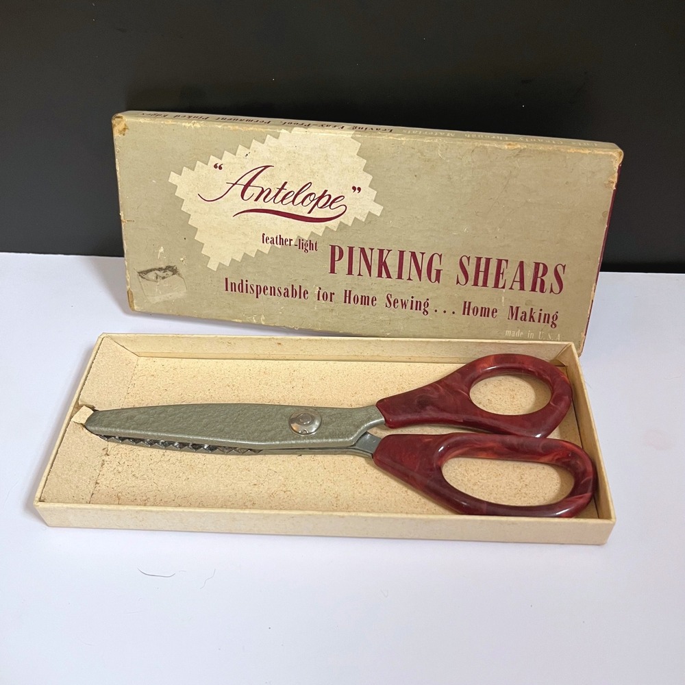 Vintage Antelope Feather Light Pinking Shears Sewing Crafting with Box